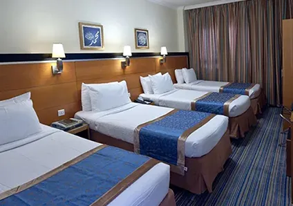 4 single beds room