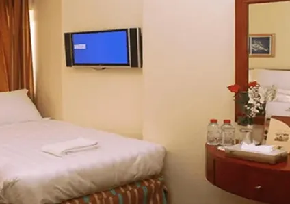 Single bed and mirror in the wall