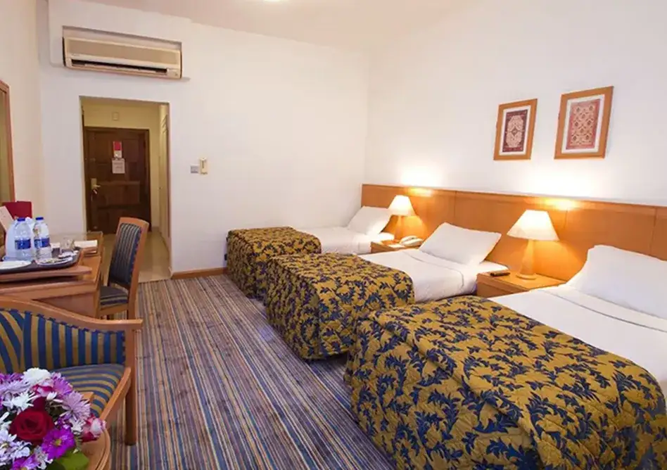 /media/umrah-images/3-single-beds-room%20%283%29.webp