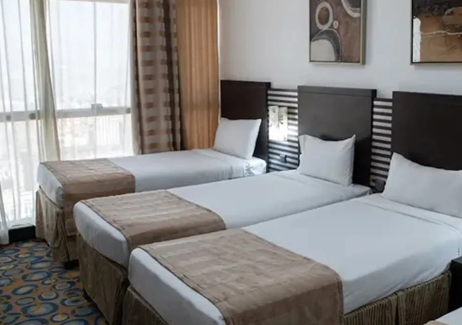 /media/umrah-images/3-single-beds-room.webp