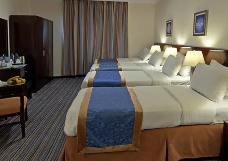 /media/umrah-images/4-single-beds-room.webp