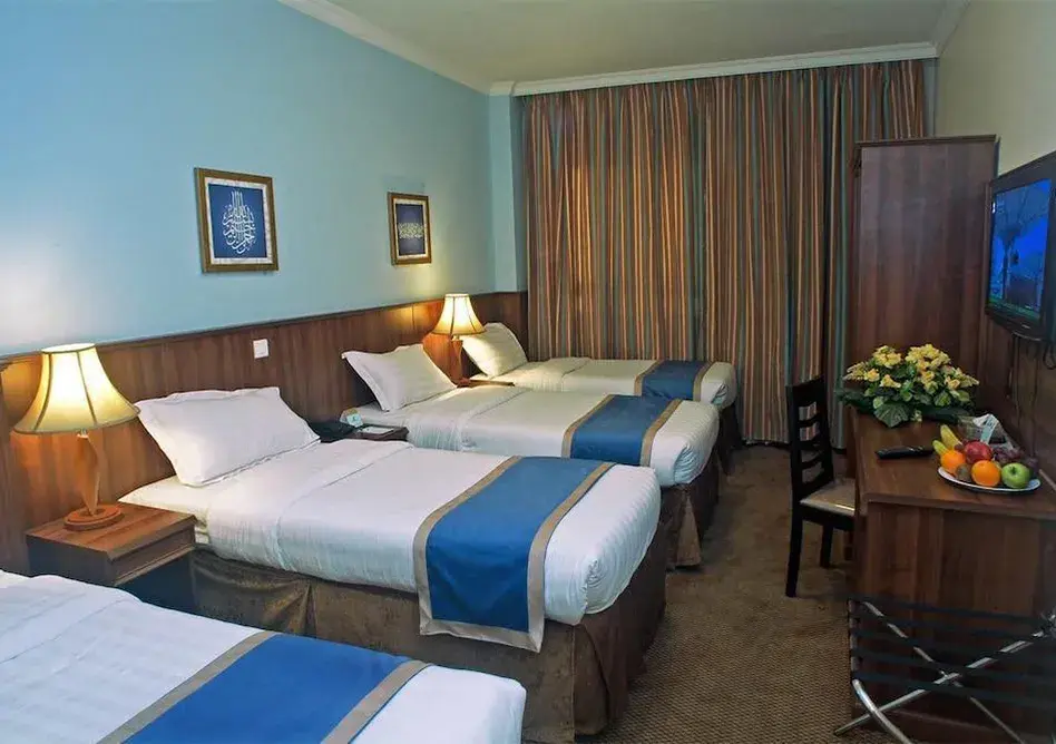/media/umrah-images/4-single-beds.webp