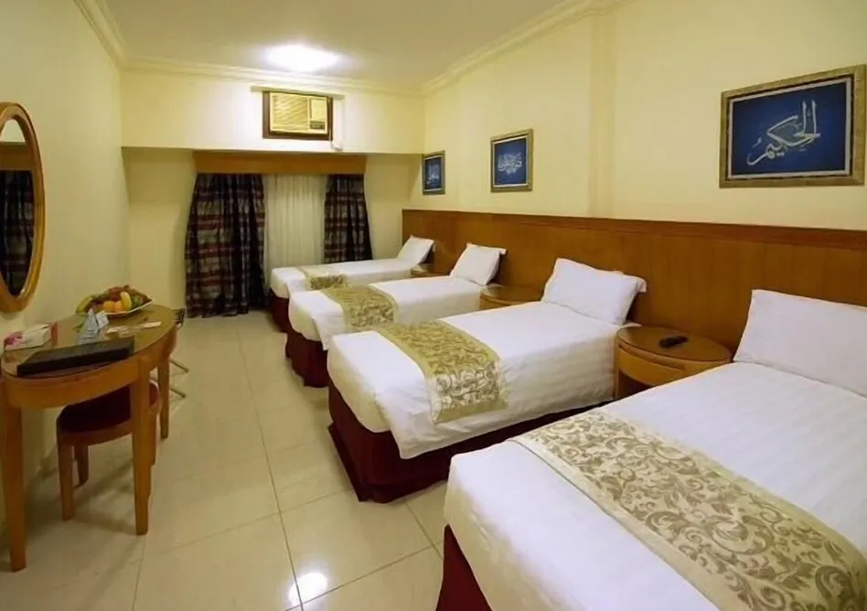 /media/umrah-images/4-singles-beds.webp