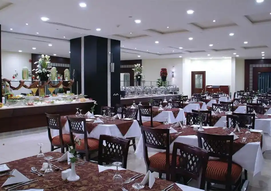 /media/umrah-images/dining-area%20%2814%29.webp