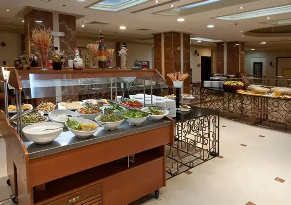/media/umrah-images/dining-setup.webp