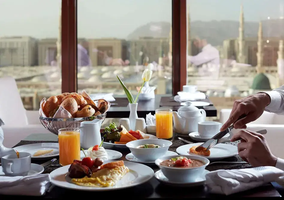 /media/umrah-images/fine-dining%20%281%29.webp