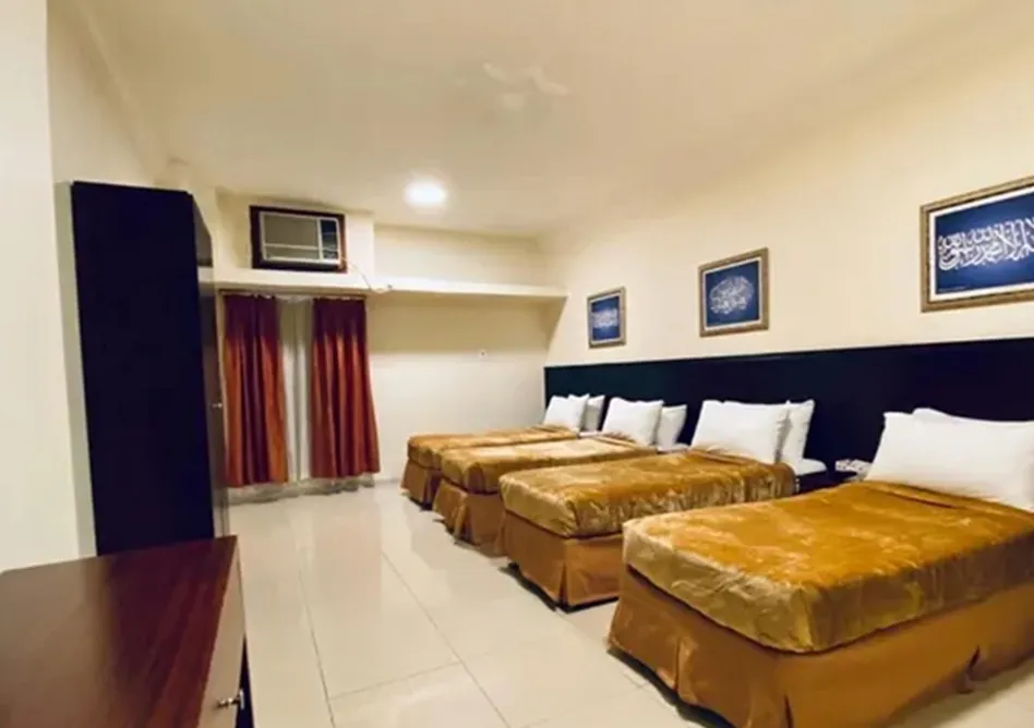 /media/umrah-images/four-single-beds-room%20%281%29.webp
