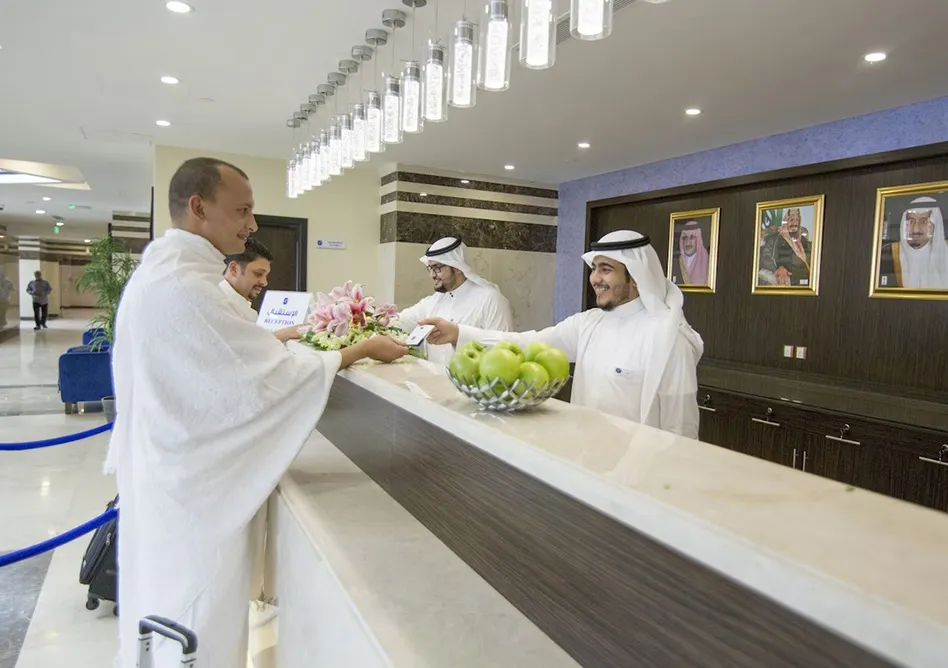 /media/umrah-images/front-desk%20%283%29.webp
