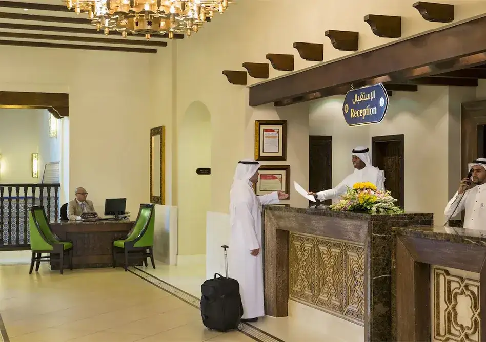 /media/umrah-images/front-desk%20%285%29.webp