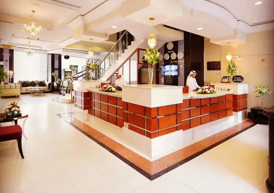 /media/umrah-images/front-desk%20%287%29.webp
