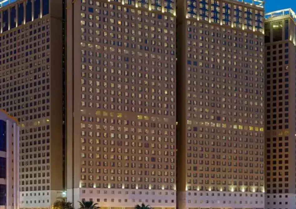 /media/umrah-images/hotel-building%20%281%29.webp