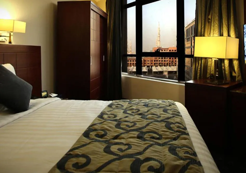 /media/umrah-images/hotel-double-bedroom.webp