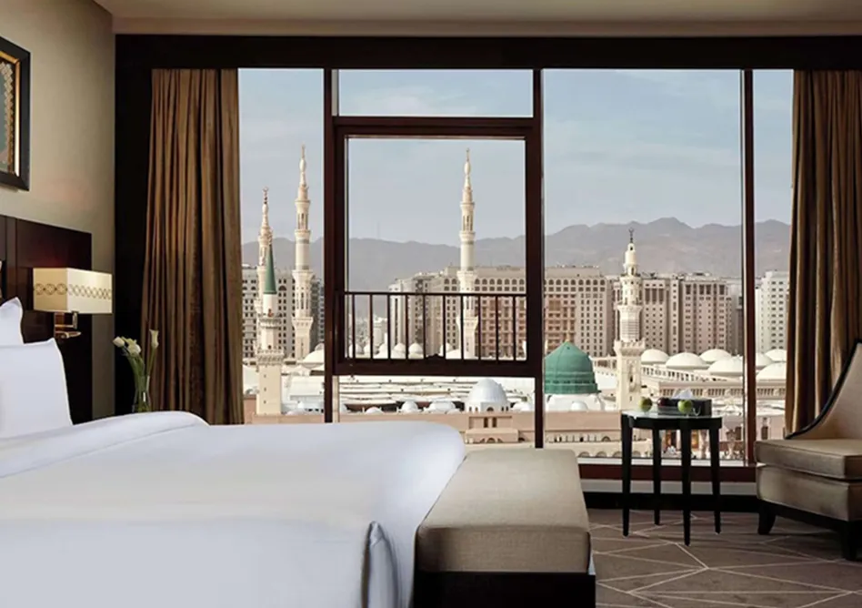 /media/umrah-images/hotel-room-area%20%282%29.webp