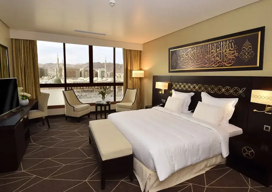/media/umrah-images/hotel-room-with-double-bed.webp