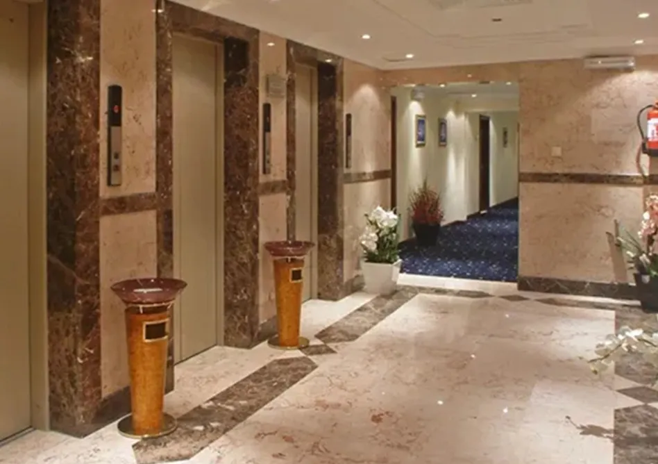 /media/umrah-images/lifts-area.webp