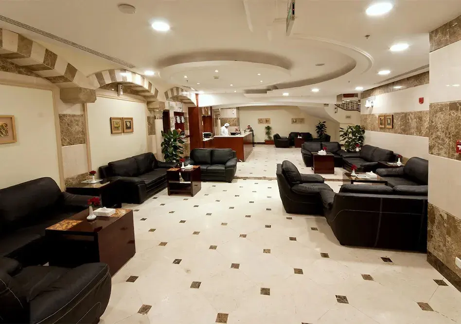 /media/umrah-images/lobby-area%20%2815%29.webp
