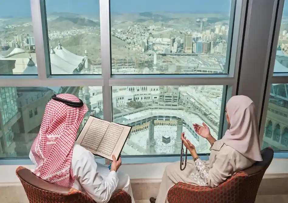 /media/umrah-images/men-and-women-praying.webp