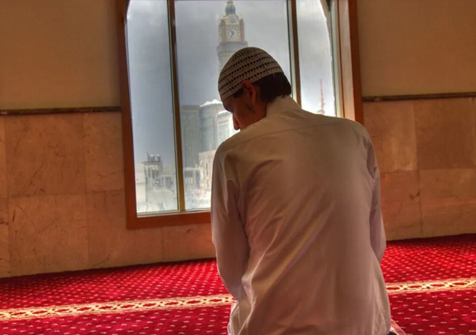 /media/umrah-images/prayer-area%20%282%29.webp