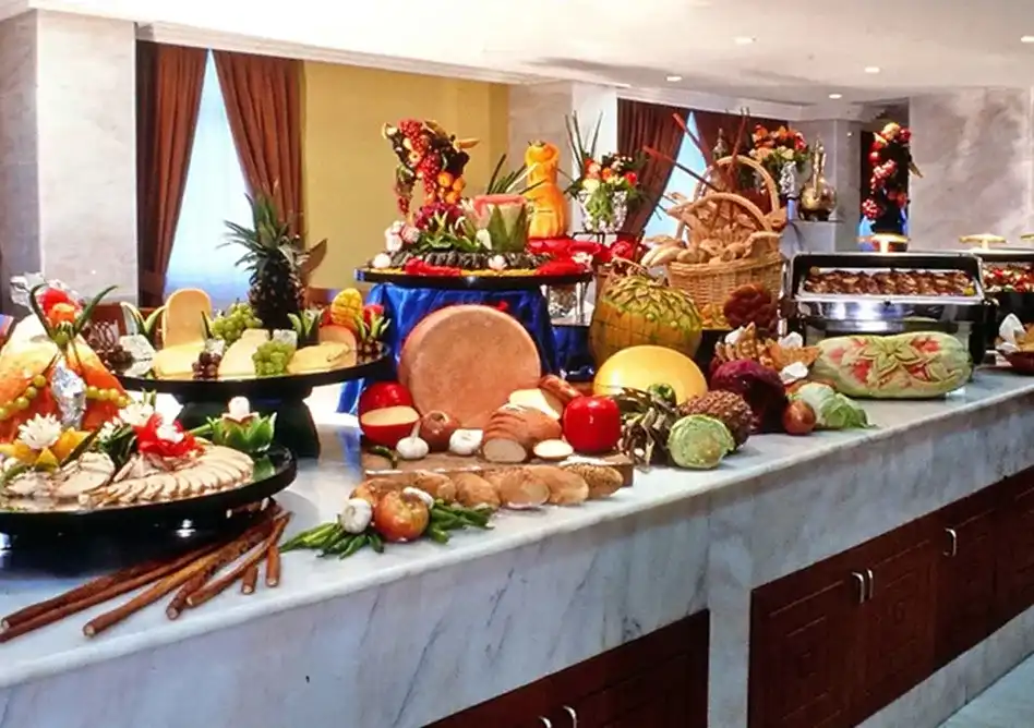 /media/umrah-images/restaurant-dishes.webp