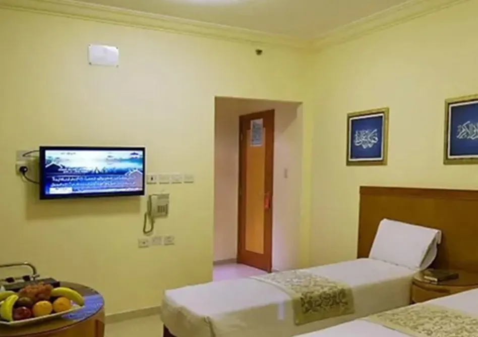 /media/umrah-images/room-with-2-single-beds%20%281%29.webp