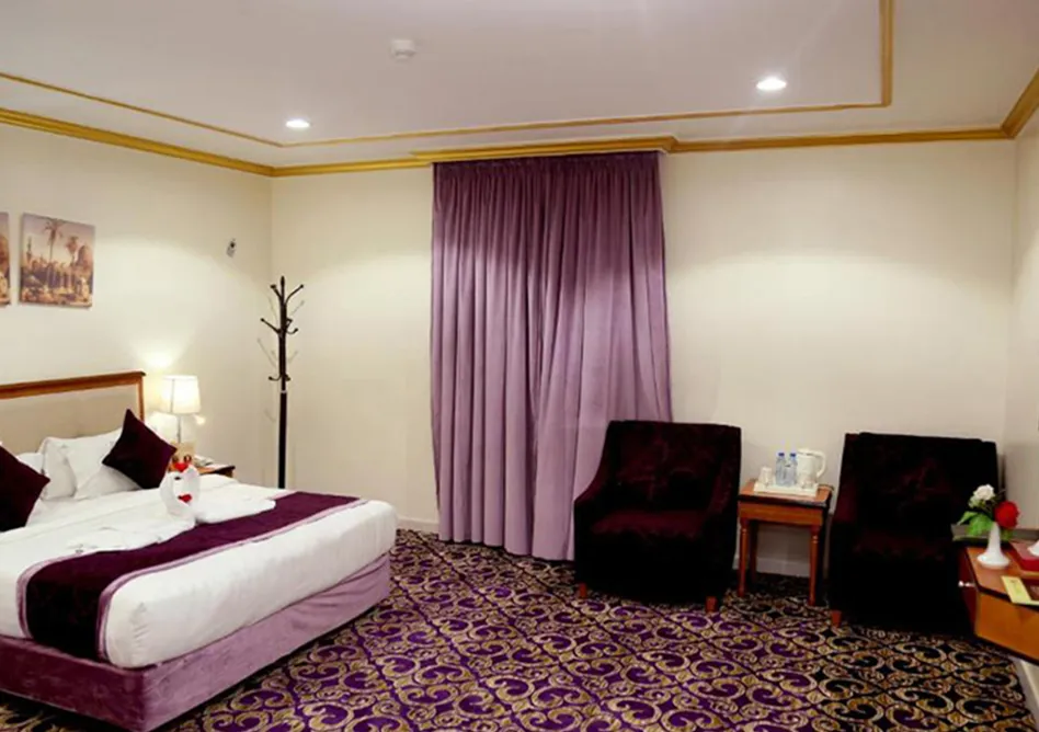 /media/umrah-images/room-with-double-bed%20%282%29.webp