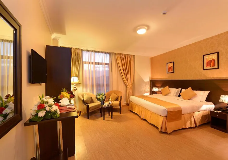 /media/umrah-images/room-with-double-bed%20%287%29.webp
