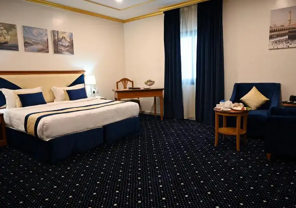 /media/umrah-images/room-with-double-bed%20%288%29.webp