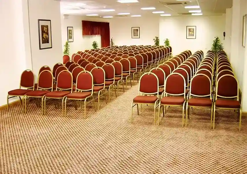 /media/umrah-images/sitting-area%20%2812%29.webp