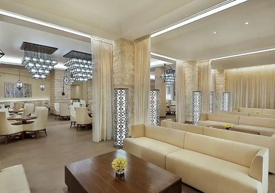 /media/umrah-images/sitting-area%20%2813%29.webp