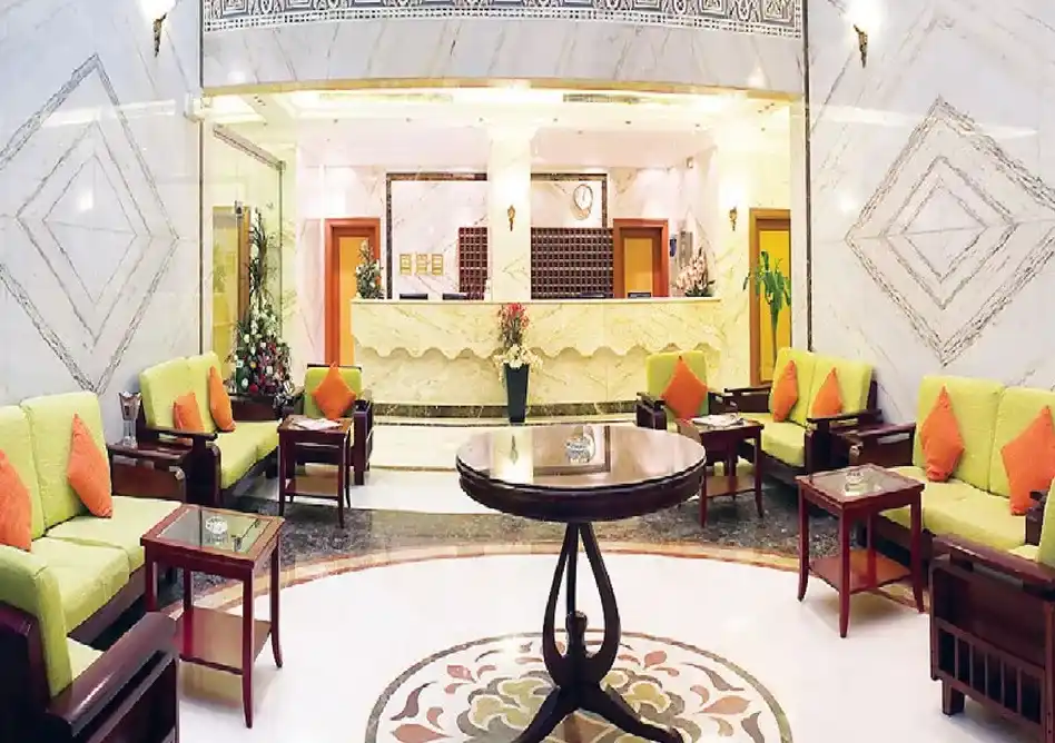 /media/umrah-images/sitting-area%20%2814%29.webp