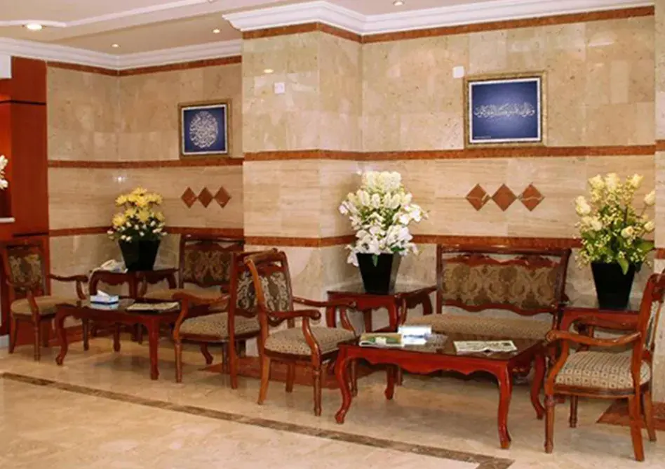 /media/umrah-images/sitting-area%20%2836%29.webp