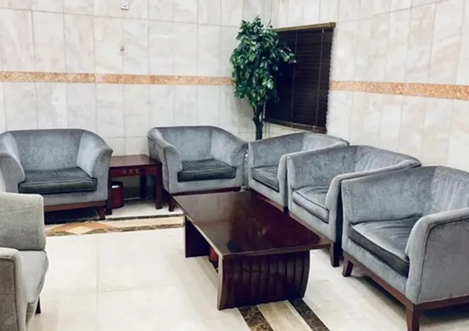 /media/umrah-images/sitting-area%20%2839%29.webp