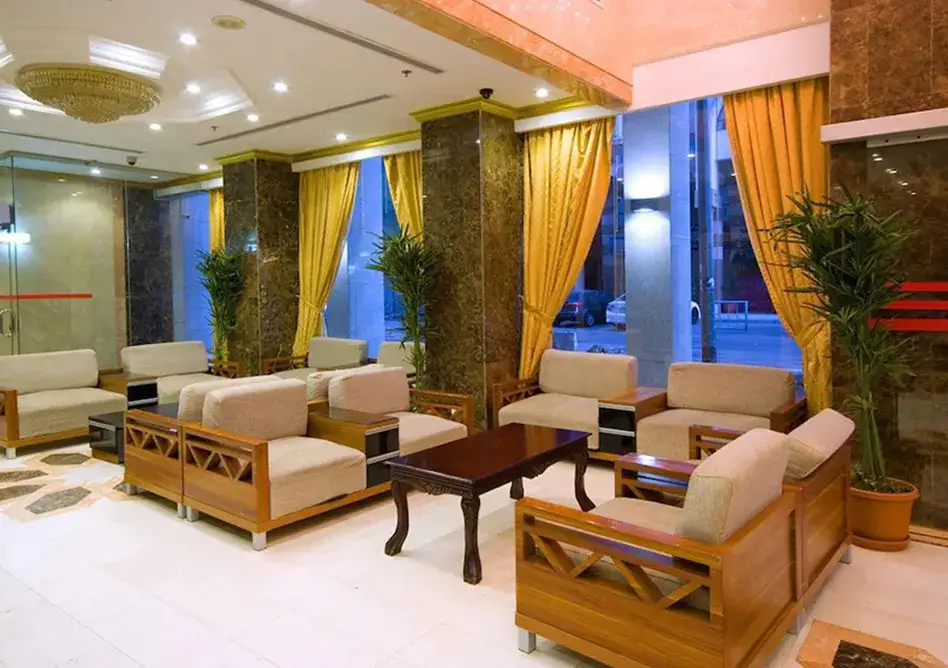 /media/umrah-images/sitting-area%20%2842%29.webp
