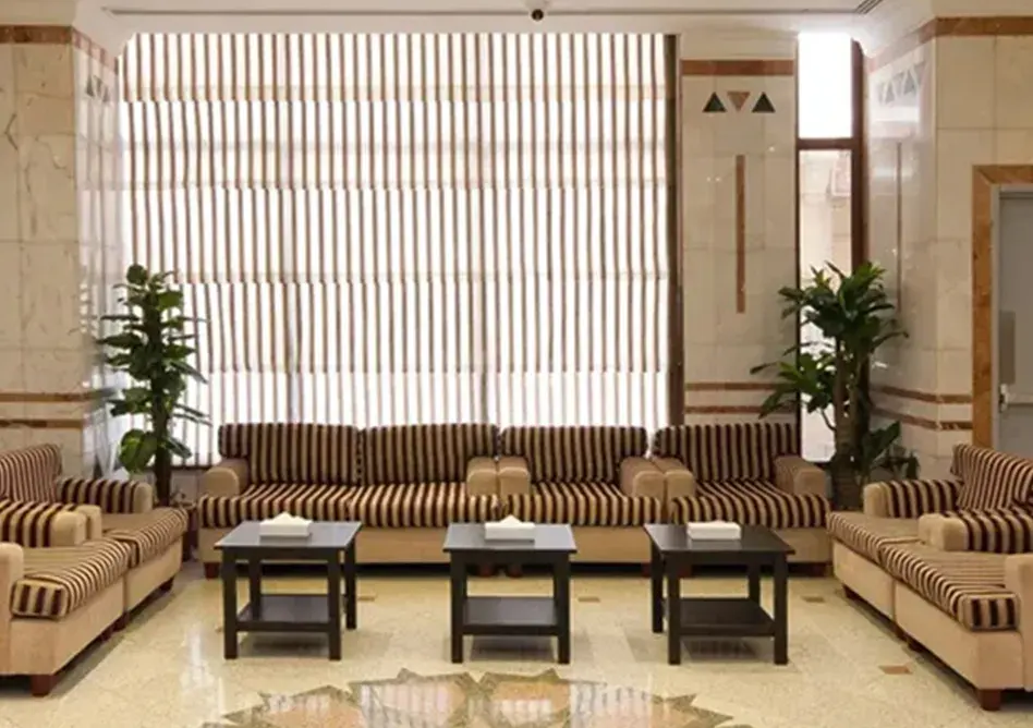 /media/umrah-images/sitting-area%20%285%29.webp
