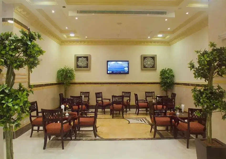 /media/umrah-images/sitting-room%20%282%29.webp