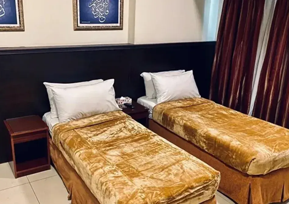 /media/umrah-images/two-single-beds-room%20%282%29.webp